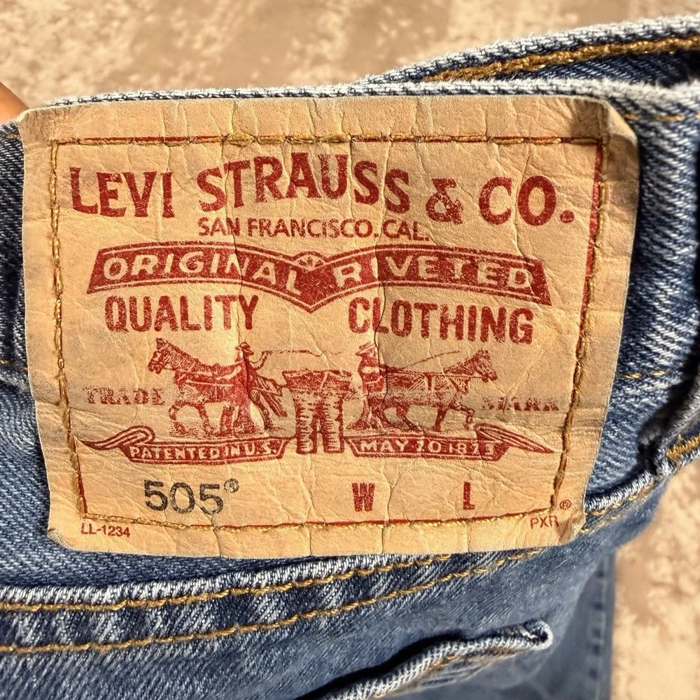 VTG Levi's 505 Regular Fit Classic Men's Blue Y2K Jeans 48x30 Straight Denim